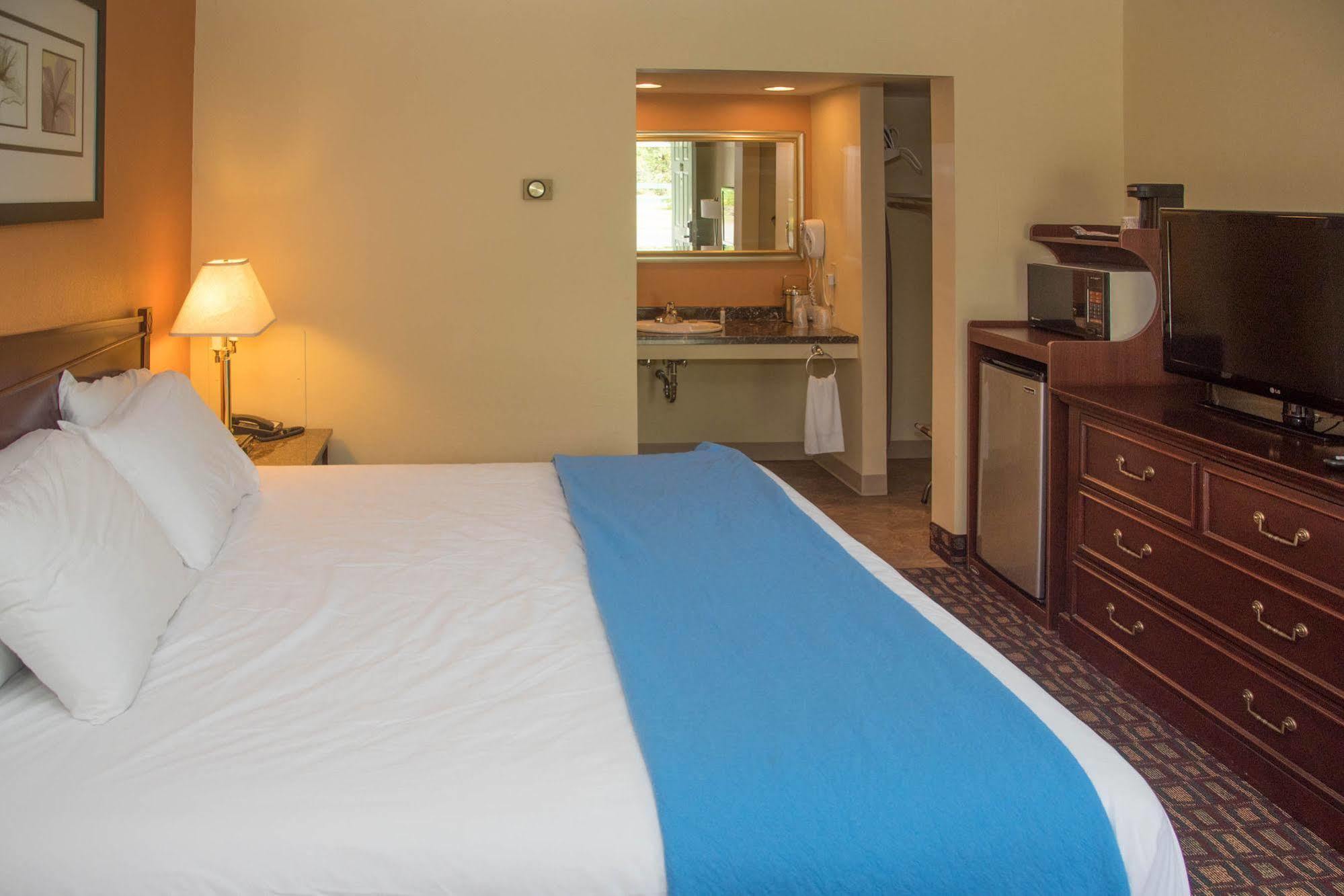 Colonnade Inn Lyndonville Εξωτερικό φωτογραφία